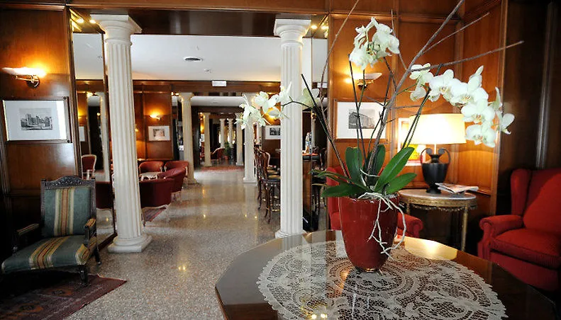 Colonna Palace Hotel Ρώμη